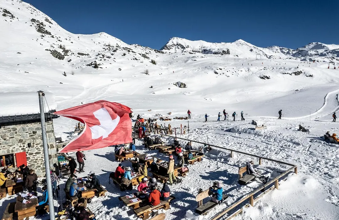 Cabane Bella-Tola-1